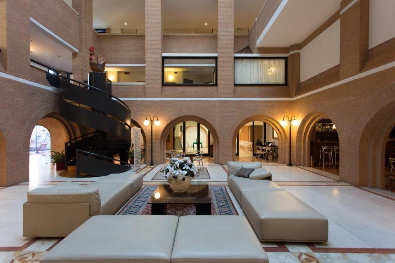 אאוסטה Hostellerie Du Cheval Blanc מראה חיצוני תמונה