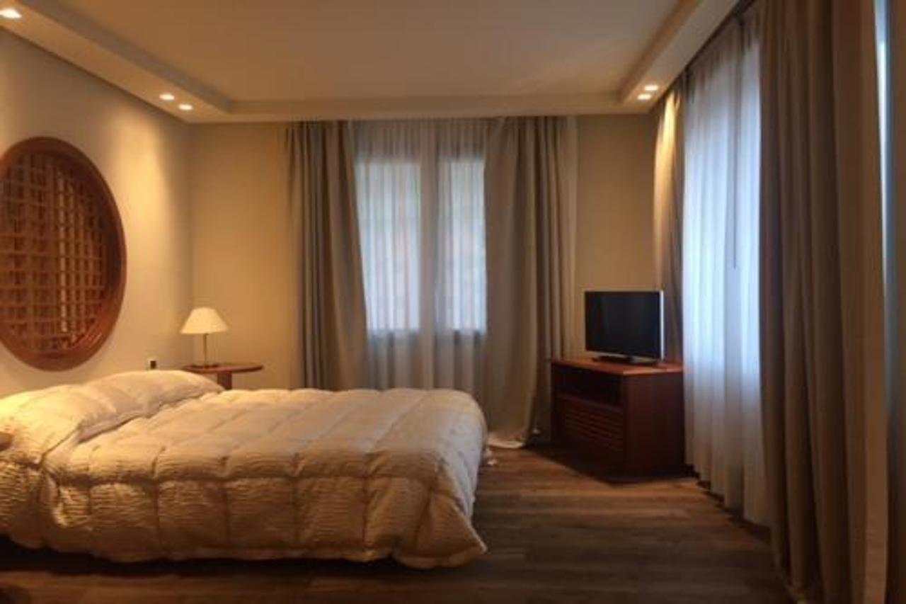 אאוסטה Hostellerie Du Cheval Blanc מראה חיצוני תמונה