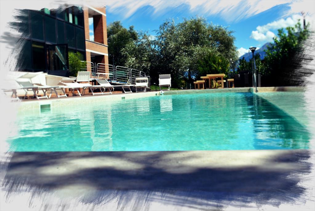 אאוסטה Hostellerie Du Cheval Blanc מראה חיצוני תמונה