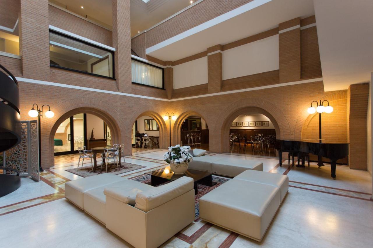 אאוסטה Hostellerie Du Cheval Blanc מראה חיצוני תמונה