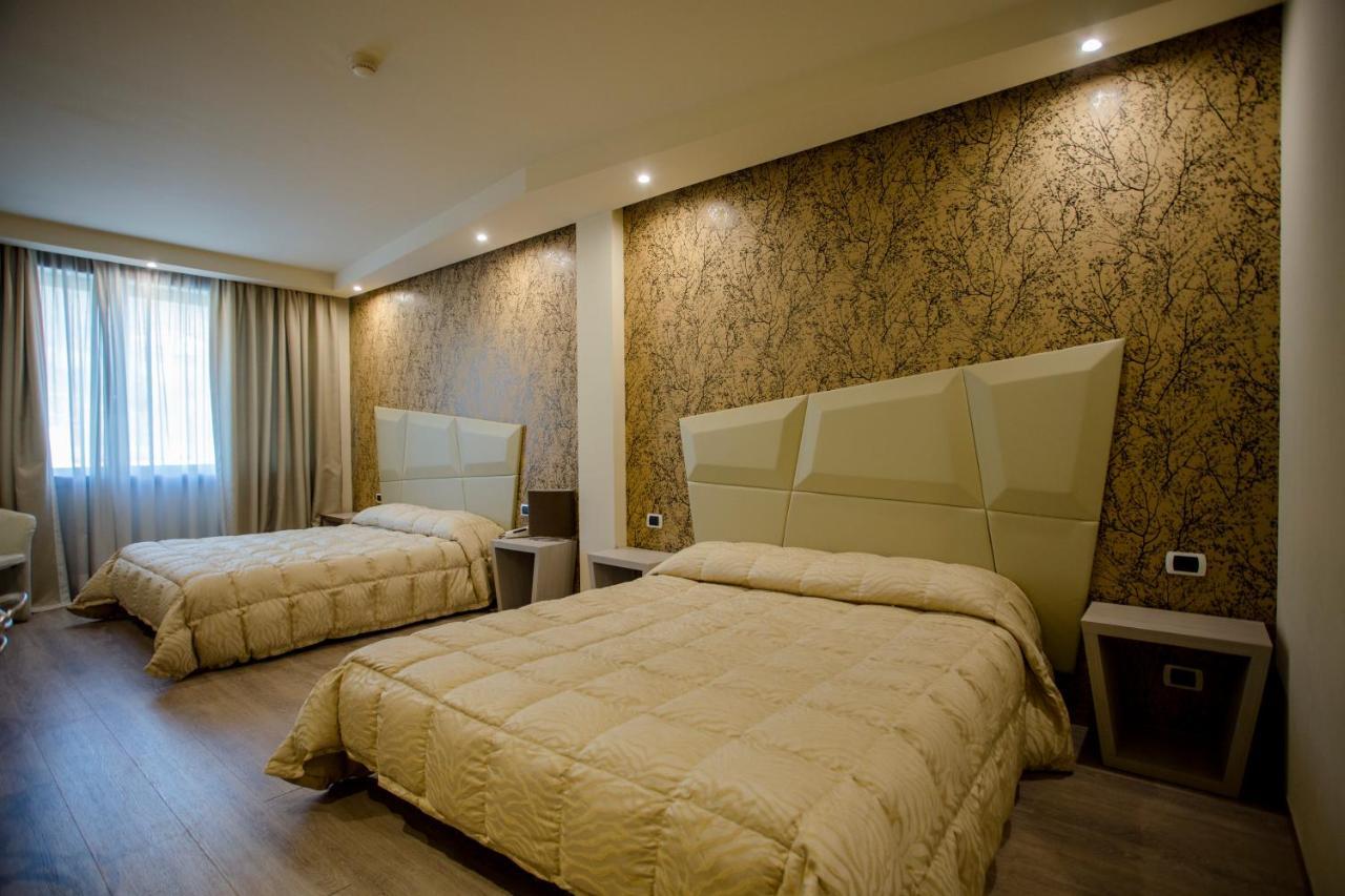 אאוסטה Hostellerie Du Cheval Blanc מראה חיצוני תמונה