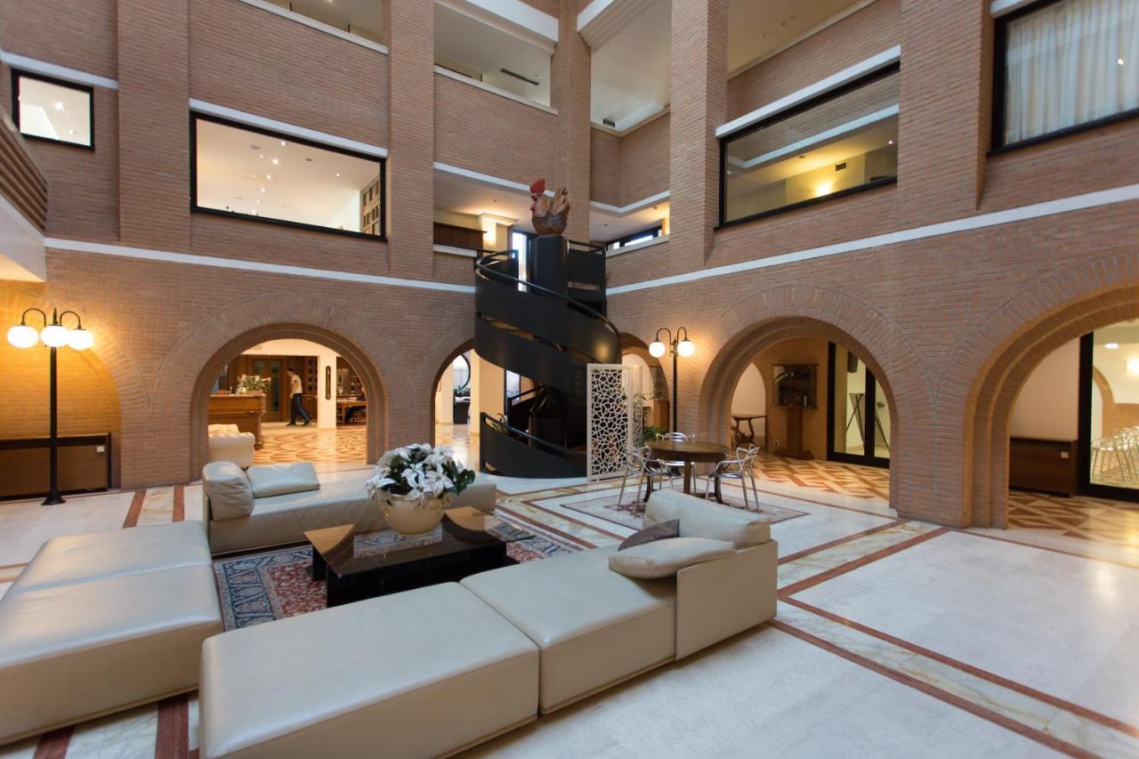 אאוסטה Hostellerie Du Cheval Blanc מראה חיצוני תמונה