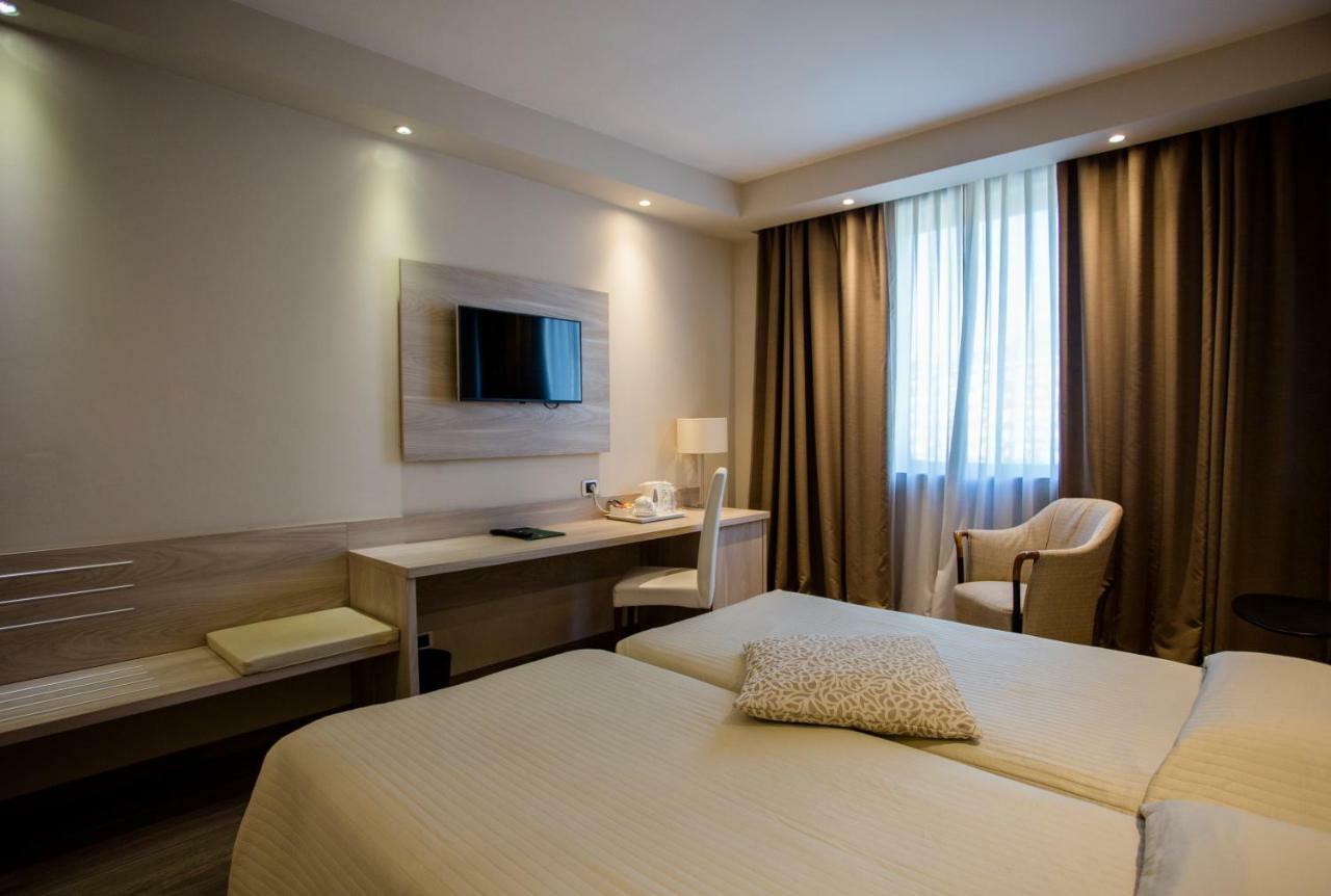 אאוסטה Hostellerie Du Cheval Blanc מראה חיצוני תמונה