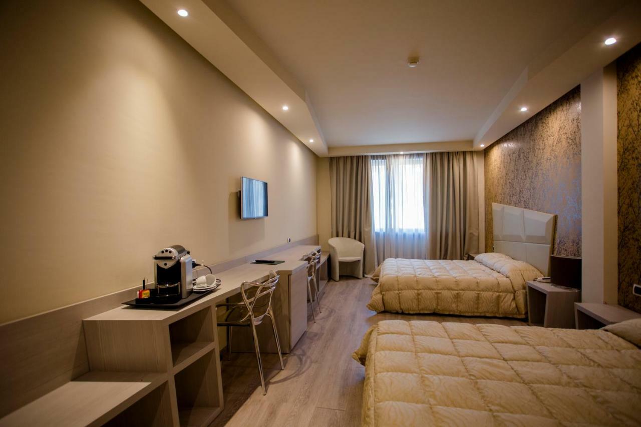 אאוסטה Hostellerie Du Cheval Blanc מראה חיצוני תמונה