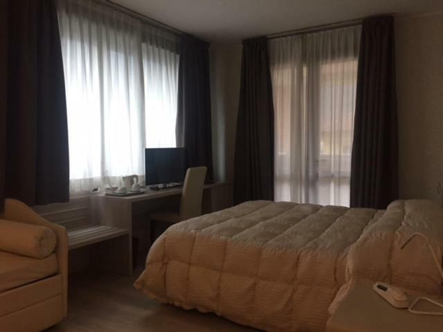אאוסטה Hostellerie Du Cheval Blanc מראה חיצוני תמונה