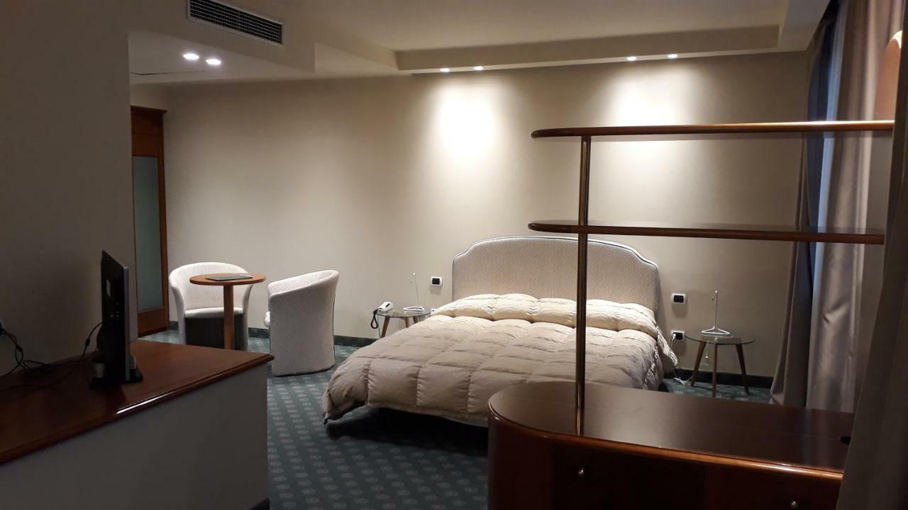 אאוסטה Hostellerie Du Cheval Blanc מראה חיצוני תמונה